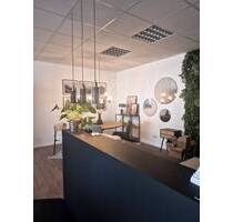 Große Gewerbefläche im EG mit Parkplätzen - Lübbecke