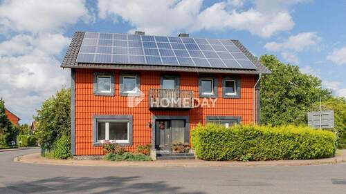 Außenansicht 1 - Großes Einfamilienhaus mit 6 Zimmern, Garten, Sauna, Kamin und GarageWerkstatt