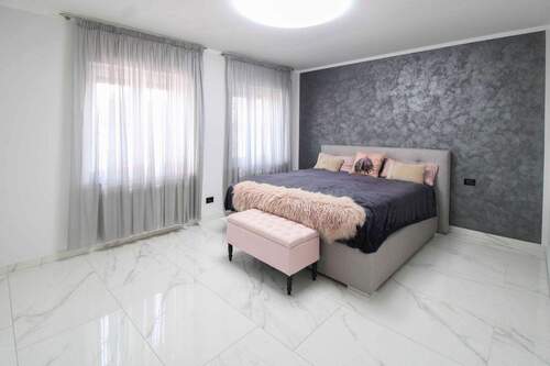 Schlafzimmer EG - Kernsaniertes (2023) 2-3 Familienhaus in Idstein-Walsdorf