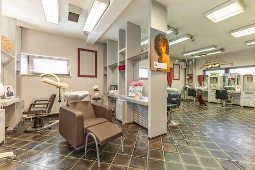 Friseursalon - 4 Zimmer Mehrfamilienhaus, Wohnhaus in Heide
