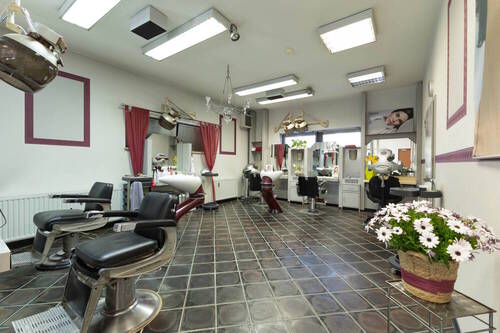 Friseursalon - Mehrfamilienhaus, Wohnhaus mit 70,00 m&sup2; in Heide zum Kaufen