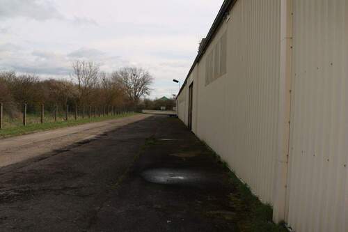 Freigelände entlang Halle 1 - 