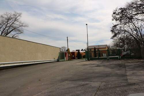 Blick zur Grundstückseinfahrt - Halle in Kölleda zum Kaufen