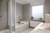 Badezimmer mit Tageslicht - 