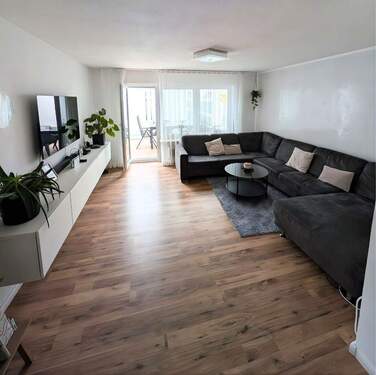 Wohnzimmer - Provisionsfrei! Ihr Reiheneckhaus in Wolkersdorf: Mit Wintergarten, EBK & Garage