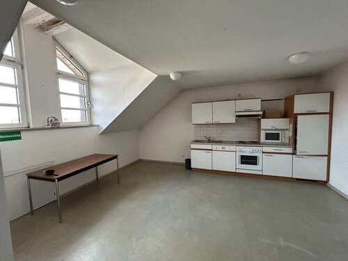 Küche in der Dachgeschosswohnung - 