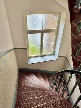 Helles Treppenhaus - 2 Zimmer Etagenwohnung in Köln