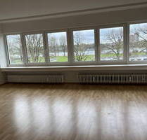 Wohnung mit exklusivem Rheinblick und Einzelgarage + Stellplatz - Köln Poll