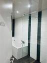 Badezimmer mit Dusche - 