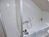 Wanne u. Dusche im DG - 