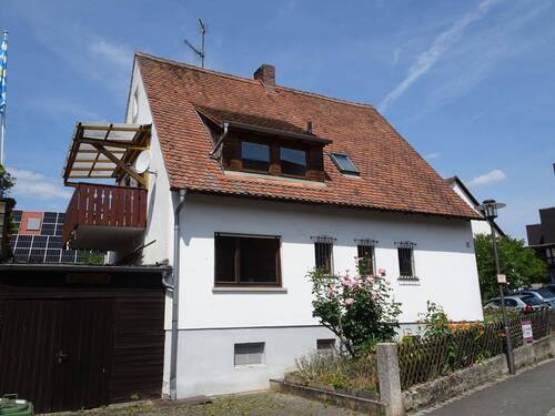 Ansicht.JPG - Renovierungbedürftiges Einfamilienhaus mit NebengebäudeGarage in Herzogenaurach OT Niederndorf
