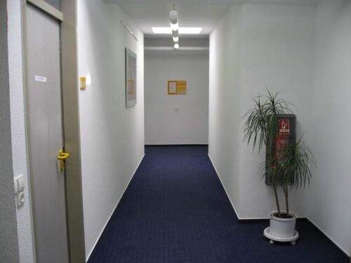 Öffentlicher Bereich im Dachgeschoss - 2 Zimmer Büro zur Miete in Berlin