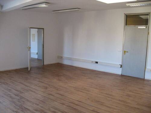 Großer Raum, Blick zum kleinen Raum - Büro in Berlin zur Miete