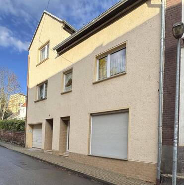 Hausansicht - 8 Zimmer Mehrfamilienhaus, Wohnhaus zum Kaufen in Eisenberg