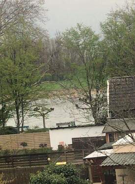 DG-Wohnung mit Rheinblick - 1 Zimmer Mehrfamilienhaus, Wohnhaus in Duisburg