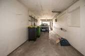 Doppelgarage: zwei Autos können hintereinander geparkt werden - 