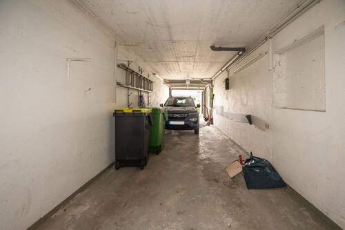Doppelgarage: zwei Autos können hintereinander geparkt werden - 