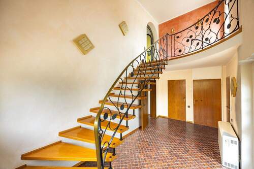 UG: Eingangsdiele, Treppenhaus - 