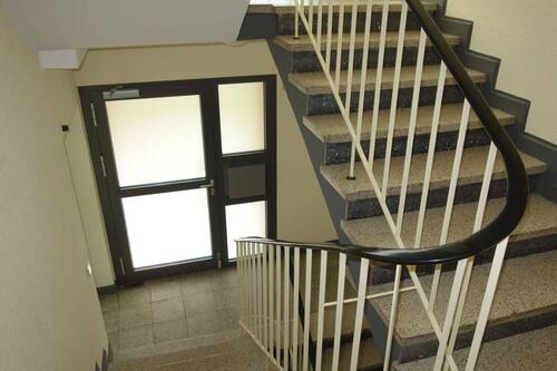 Treppenhaus - 2 Zimmer Etagenwohnung zum Kaufen in Neuss