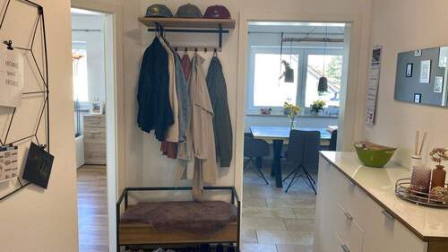 Flur - Etagenwohnung mit 80,00 m² in Eichenried zur Miete