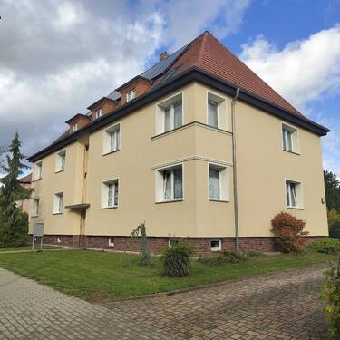 Außenansicht straßenseitig 02 - 1 Zimmer Mehrfamilienhaus, Wohnhaus zum Kaufen in Weißwasser/Oberlausitz