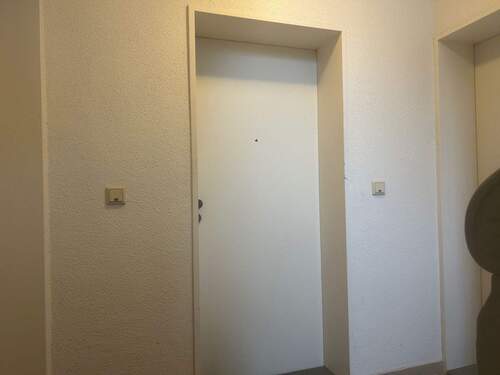 Wohnungseingangstür - Etagenwohnung mit 39,10 m&sup2; in Leipzig zur Miete