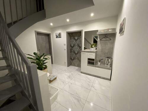 Hauseingangs- & Flur- & Treppenbereich - Erdgeschoss - Einfamilienhaus mit 120,00 m&sup2; in Kaltennordheim zum Kaufen