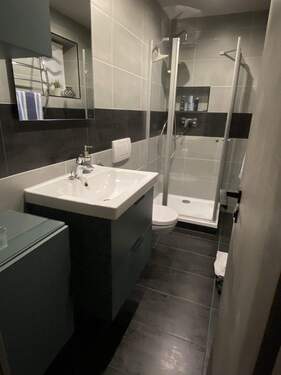 separates Gäste-WC & Dusche - Erdgeschoss - 