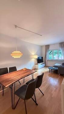 Wohn-, Esszimmer - Frankfurt-Eckenheim, 3 Zi. 1. OG mit Wintergarten und Blick ins Grüne