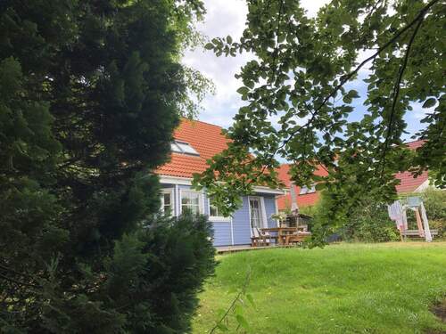 Rückwärtige Ansicht mit Garten - 6 Zimmer Einfamilienhaus zum Kaufen in Suhl