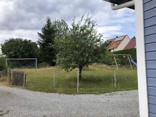 Einfahrt mit Stellplatz - Einfamilienhaus mit 150,00 m&sup2; in Suhl zum Kaufen