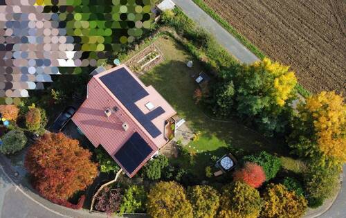 Bild 1 - Ihr modernisiertes Smart-Home-Refugium: Panorama-Feldlage & hohe Energie-Unabhängigkeit