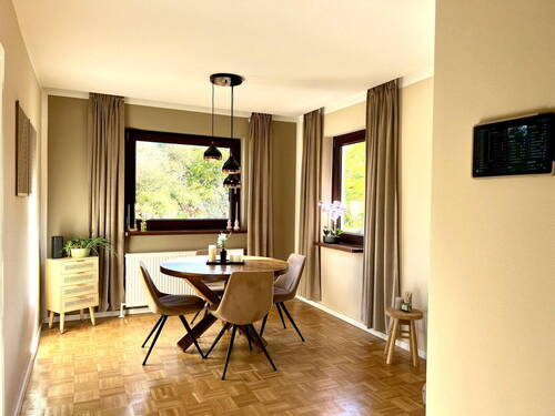 Bild 2 - 7 Zimmer Einfamilienhaus zum Kaufen in Langgöns