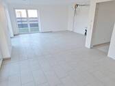 Wohn-und Esszimmer mit offener Küche - 