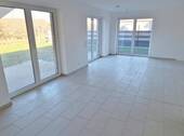 ... mit Terrassenzugang - 