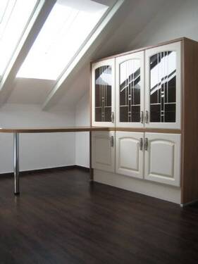 WE 4 - Küche; Vitrine mit Board - 