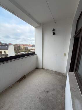 Balkon mit Stadtblick - Etagenwohnung mit 69,00 m&sup2; in Görlitz zur Miete