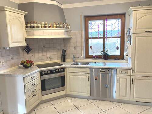 Wohnhaus: Küche mit Speisekammer - 