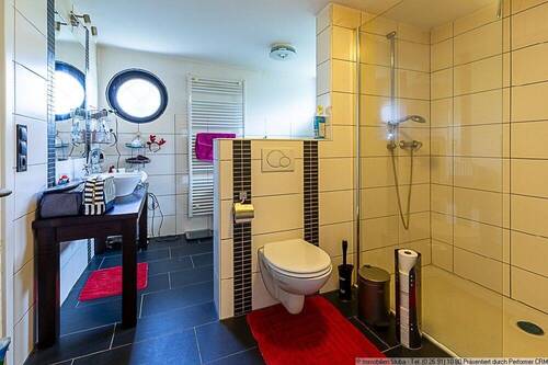 Badezimmer Wohngeschoss links - 