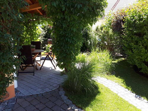 Terrasse vor dem Haus - 5 Zimmer Doppelhaushälfte in Germaringen