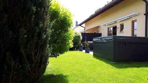 Terrasse hinter dem Haus - 