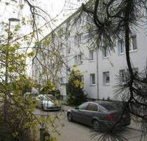 Mit Balkon: Günstige 3-Zimmer-Wohnung (frisch renoviert, 1. OG) - Kemberg