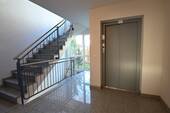 Treppenhaus_Fahrstuhl - 