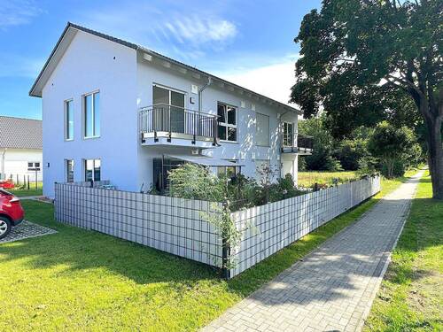 Haus 2 front 1 - Großartige 2 Zi.-Neubau-Wohnung im Grünen!