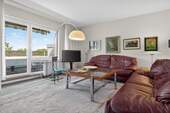 Wohnbereich mit Blick auf die Dachterrasse - Über den Dächern der Waldstadt - 3-Zimmer-Wohnung mit zwei Terrassen und TG-Stellplatz. Sofort frei