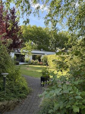 Blick vom Garten auf das Haus - 