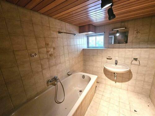 einziges Badezimmer UG - 