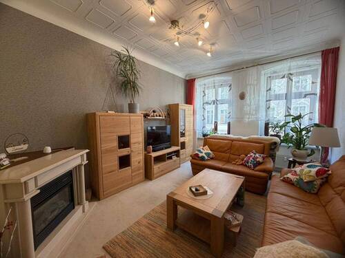 Gemütliches Wohnzimmer - gemütliche 3- RWE mit Einbauküche (möglich) im Zentrum von Görlitz !