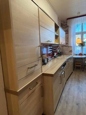 Moderne Küche mit Holzoptik - Etagenwohnung mit 71,00 m² in Görlitz zur Miete