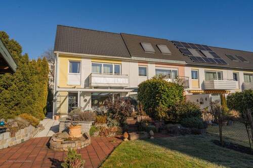 Süd-Ansicht - ***Heike Borchers Immobilien***Gemütliches Reiheneckhaus mit Süd-Garten bietet viel Freiheit***